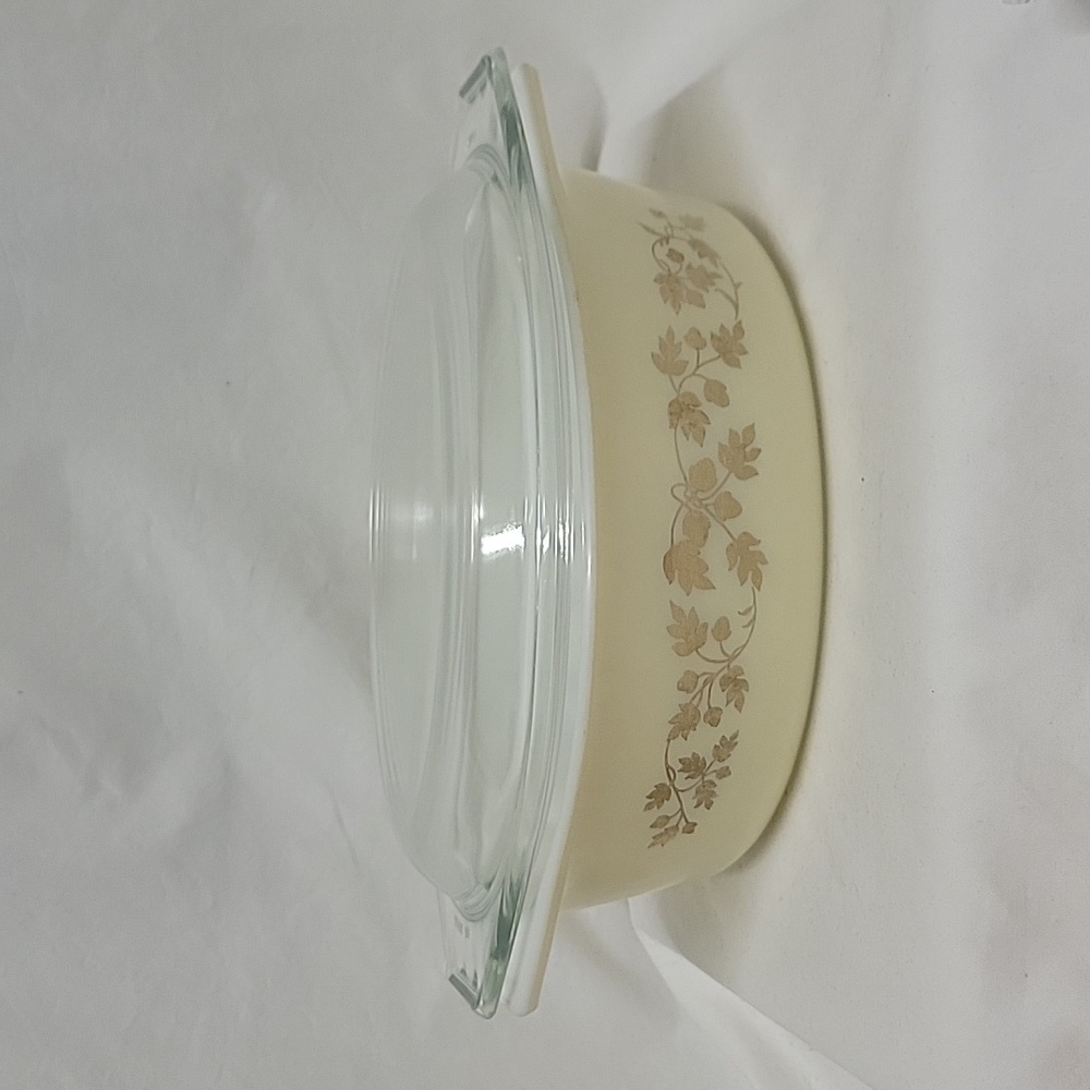 Pyrex Vintage #043 1 1/2 qt Gold Acorn Leaf Casserole Dish with Lid